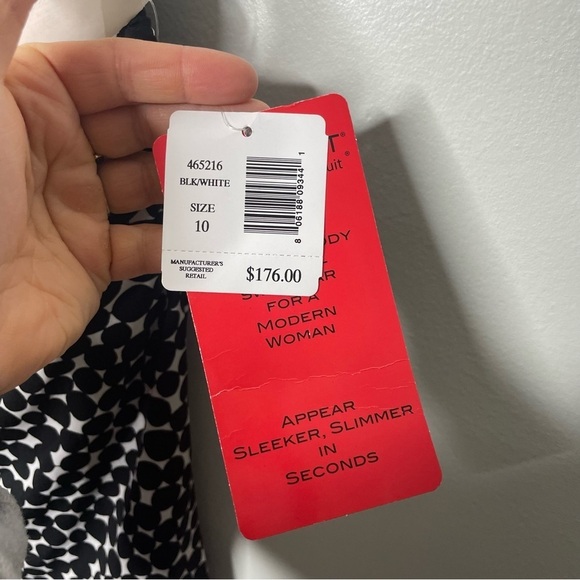 MagicSuit by Miraclesuit Slimming Black and white Dress One Piece Swimsuit NWT - Picture 6 of 8